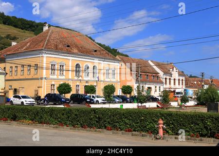 Maisons colorées dans la ville de Biertan, Birthälm en Roumanie Banque D'Images
