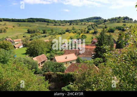 Village de Biertan, (Birthälm) et paysage environnant, comté de Sibiu, Roumanie.Vu de l'église fortifiée de Biertan, qui est un monde de l'UNESCO il Banque D'Images