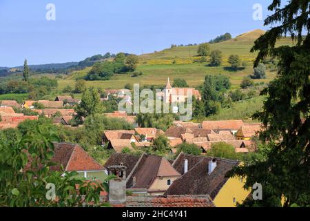 Village de Biertan, (Birthälm) et paysage environnant, comté de Sibiu, Roumanie.Vu de l'église fortifiée de Biertan, qui est un monde de l'UNESCO il Banque D'Images