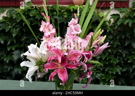 Bouquet de lys et Glaïeuls Banque D'Images