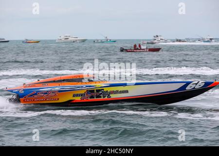 Champions du monde des courses offshore.Les hors-bord de différentes classes incluent : Extreme, SUPERCAT, SUPERCAT 860, SUPER STOCK, STOCK 450,V MODIFIÉ Banque D'Images