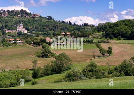 MONTEPULCIANO, TOSCANE, ITALIE - MAI 17 : vue de l'église de San Biagio et de Montepulciano le 17 mai 2013 Banque D'Images