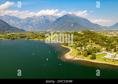 Lac de Côme (IT), Lido di Colico, vue aérienne Banque D'Images