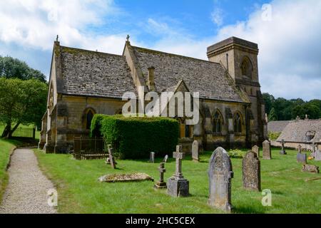 L'église paroissiale de St Barnabas dans le joli village de Snowshill, Gloucestershire Banque D'Images