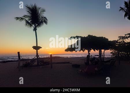 Coucher de soleil sur la plage de Santa Teresa, Nicoya, Costa Rica Banque D'Images