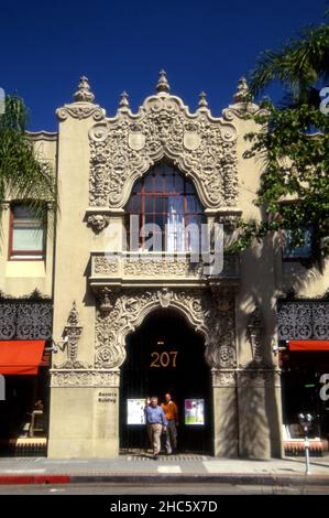 Le bâtiment Santora, situé dans le centre-ville de Santa Ana, en Californie, est un excellent exemple de l'architecture coloniale espagnole. Banque D'Images