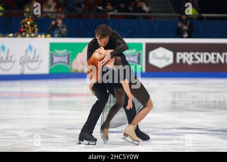 Saint-Pétersbourg, Russie.24th décembre 2021.Tiffani Zagorski (R), et Jonathan Guerreiro (L) de Russie se disputent pendant la danse sur glace, la danse libre le deuxième jour des Rostecom Russian Nationals 2022 of Figure Skating au Palais sportif de Yubileyny à Saint-Pétersbourg. Score final : 100,14 (photo de Maksim Konstantinov/SOPA image/Sipa USA) crédit : SIPA Live News Banque D'Images