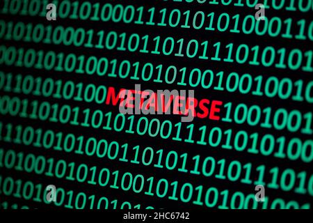 Gros plan des codes binaires à l'écran et du mot métaverse au milieu - Nouveau Internet décentralisé - Smart Contract et Crypto Currency Banque D'Images