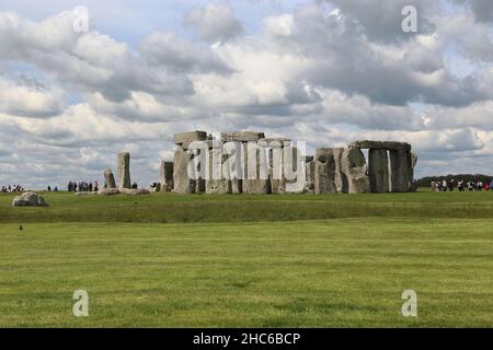 Comté de WILTSHEE, GRANDE-BRETAGNE - 14 MAI 2014 : Stohenenge est l'un des sites archéologiques les plus célèbres au monde. Banque D'Images