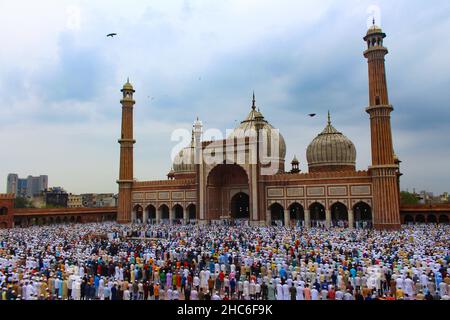 Vue aérienne de Jama Masjid pendant les prières d'Eid al-Adha à Delhi, Inde Banque D'Images