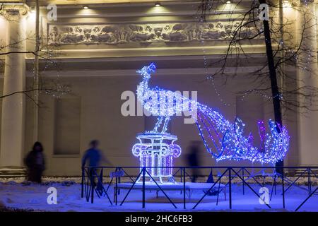 Saint-Pétersbourg, Russie.24th décembre 2021.Des décorations lumineuses sont vues à Saint-Pétersbourg, Russie, le 24 décembre 2021.Crédit: Irina Motina/Xinhua/Alamy Live News Banque D'Images