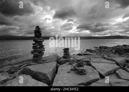 Vue d'été sur Kielder Water et Kielder Forest Park, Northumberland, Angleterre, Royaume-Uni Banque D'Images