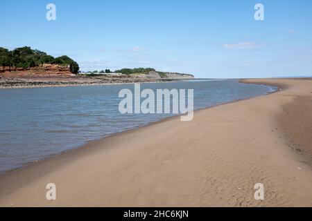 Low Tide Sand Spit au large de St Marys Well Bay Lavernock Penarth South Wales Banque D'Images