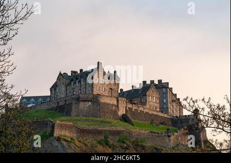 Édimbourg, Écosse - 21 novembre 2021 : Château d'Édimbourg plus tard dans l'après-midi à Scotland. Banque D'Images