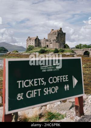 Billets café et boutique de cadeaux Things Way - Château Eilean Donan au Loch Duich, Kyle de Lochalsh, West Highlands Scotland UK - tourisme écossais Banque D'Images