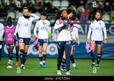 Ashley Elizabeth Lawrence et l'équipe du PSG se réchauffent avant la Ligue des champions des femmes de l'UEFA, le match de football du groupe B entre Paris Saint-Germain A. Banque D'Images