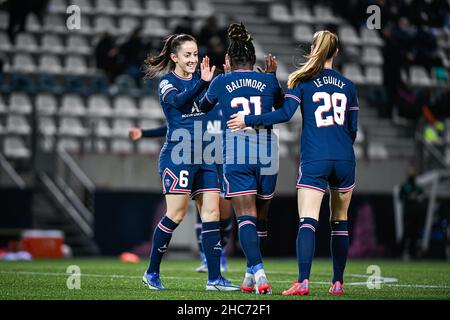 Luana Bertolucci Paixao, Sandy Baltimore et Jade le Guilly du PSG célèbrent lors du match de football du groupe B de l'UEFA Women's Champions League Banque D'Images