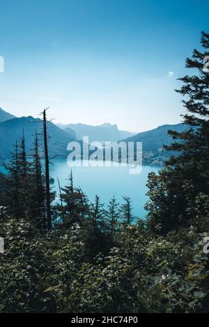 Le lac Atter est le troisième plus grand lac d'Autriche et une destination touristique très célèbre. Banque D'Images