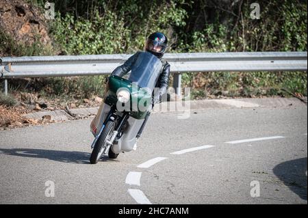 Barcelone, ​​Spain; 23 octobre 2021: Montesa Impala VIII Rallye Platja d'Aro Historique en Catalogne Banque D'Images