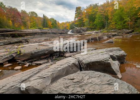 Bonanza Falls, Big Iron River, près de Silver City, automne, Michigan,USA, par Dominique Braud/Dembinsky photo Assoc Banque D'Images