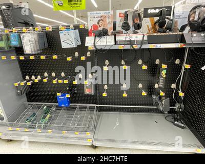 Augusta, GA USA - 12 24 21: Walmart magasin d'alimentation de détail intérieur la veille de Noël Banque D'Images
