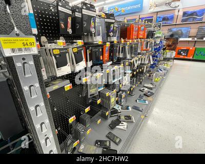 Augusta, GA USA - 12 24 21: Walmart magasin d'alimentation de détail intérieur la veille de Noël Banque D'Images