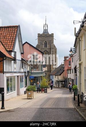 Vue sur la rue DISS avec église Banque D'Images