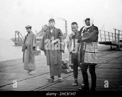 Commis et transporteurs, Yokohama docks, Japon, début 1900s Banque D'Images
