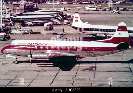 A Cambrian Airways Vickers Viscount Airliner, enregistrement G-ALWF, à l'aéroport de Londres Heathrow en 1960s. Banque D'Images