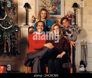 JULIETTE LEWIS, CHEVY CHASE, BEVERLY D'ANGELO ET JOHNNY GALECKI DANS LES VACANCES DE NOËL NATIONALES DE LAMPOON (1989), RÉALISÉ PAR JEREMIAH S. CHECHIK.Crédit: WARNER BROS./ Album Banque D'Images