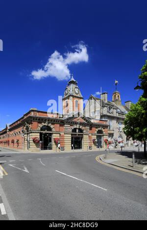 The Market Hall and Town Hall, Crewe Town, Cheshire, Angleterre, Royaume-Uni Banque D'Images