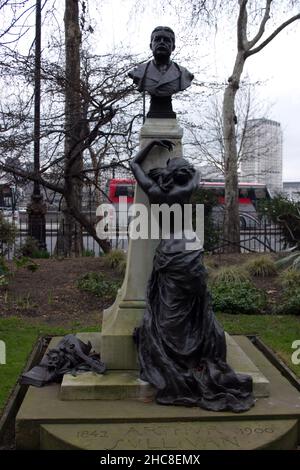 Buste d'Arthur Sullivan dans Embankment Gardens, Londres, Royaume-Uni. Banque D'Images