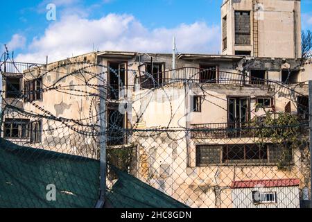 Nicosie, Chypre - 25 décembre 2021 zone tampon gréco-turque contrôlée par la Force des Nations Unies chargée du maintien de la paix dans la ville divisée de Nicosie, duri Banque D'Images