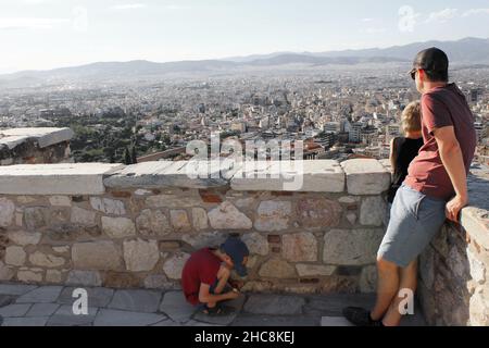 Grèce, Athènes, juin 16 2020 - vue sur la ville d'Athènes depuis la colline de l'Acropole. Banque D'Images