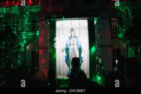 Statue de joyeux Noël 2021, j'ai pris cette photo le 25 décembre 2021, de l'église Kakrail, Dhaka, Bangladesh Banque D'Images