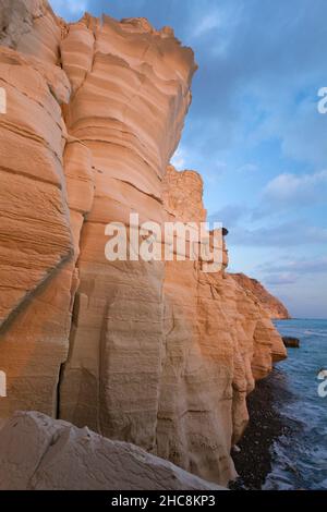 Chalk Cliffs - à côté du rocher d'Aphrodite, à côté de Paphos, côte sud - de l'île de Chypre, Méditerranée orientale Banque D'Images