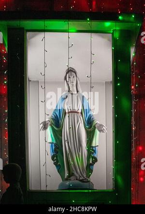 Statue de joyeux Noël 2021, j'ai pris cette photo le 25 décembre 2021, de l'église Kakrail, Dhaka, Bangladesh Banque D'Images