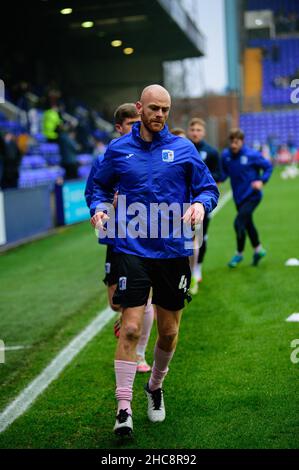 BIRKENHEAD, Royaume-Uni DEC 26th Jason Taylor of Barrow FC se réchauffe lors du match de la Sky Bet League 2 entre Tranmere Rovers et Barrow à Prenton Park, Birkenhead, le dimanche 26th décembre 2021.(Credit: Ian Charles | MI News) Credit: MI News & Sport /Alay Live News Banque D'Images