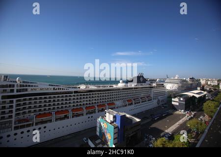 salvador, bahia, brésil - 3 janvier 2018 : un navire transatlantique est amarré dans le port de Salvador. Banque D'Images