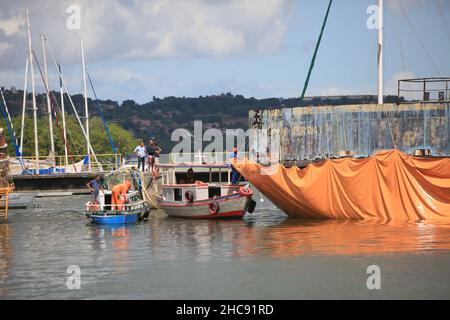 salvador, bahia, brésil - 26 avril 2019 : ruines du Ferry Boat Monte Serrat.Le navire a fait le passage par véhicule et piétons de Salvador Banque D'Images