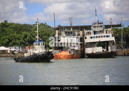 salvador, bahia, brésil - 26 avril 2019 : ruines du Ferry Boat Monte Serrat.Le navire a fait le passage par véhicule et piétons de Salvador Banque D'Images