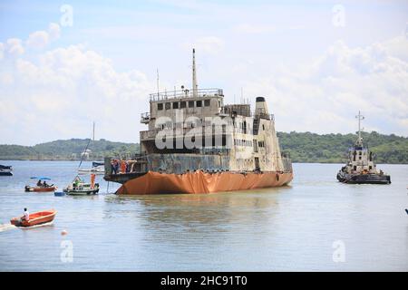 salvador, bahia, brésil - 26 avril 2019 : ruines du Ferry Boat Monte Serrat.Le navire a fait le passage par véhicule et piétons de Salvador Banque D'Images