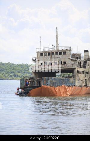 salvador, bahia, brésil - 26 avril 2019 : ruines du Ferry Boat Monte Serrat.Le navire a fait le passage par véhicule et piétons de Salvador Banque D'Images