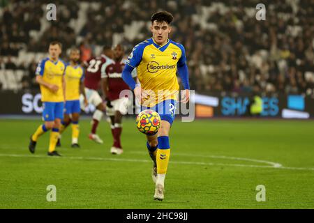 Stade de Londres, Londres, Royaume-Uni.26th décembre 2021.Premier League football West Ham versus Southampton; Tino Livramento de Southampton crédit: Action plus Sports/Alay Live News Banque D'Images