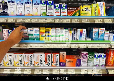 Médicaments en vente libre dans un supermarché Banque D'Images