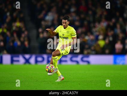 Brighton, Royaume-Uni.26th décembre 2021.Dominic Thompson, de Brentford, contrôle le ballon lors du match de la Premier League entre Brighton & Hove Albion et Brentford à l'Amex le 26th 2021 décembre à Brighton, en Angleterre.(Photo de Jeff Mood/phcimages.com) Credit: PHC Images/Alamy Live News Banque D'Images