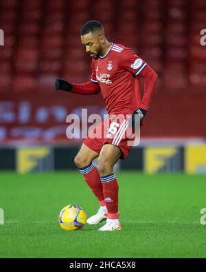 Aberdeen, Écosse, Royaume-Uni.26th décembre 2021; Aberdeen football Club, Aberdeen, Écosse: Scottish Premier League football, Aberdeen versus Dundee FC : Funso Ojo d'Aberdeen crédit: Action plus Sports Images/Alay Live News Banque D'Images