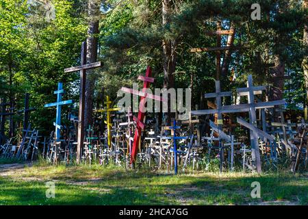 Grabarka, Pologne -10 juin 2019 : anciennes croix orthodoxes en bois dans le mounth de Grabarka, Église orthodoxe de l'est en Pologne Banque D'Images