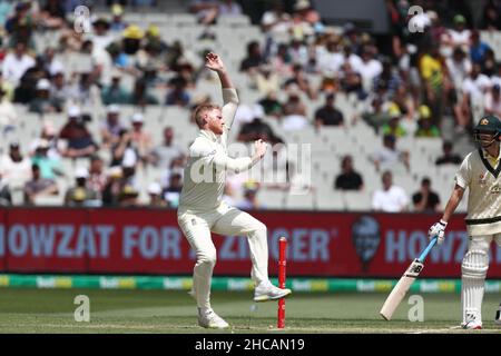 MELBOURNE, AUSTRALIE - 27 DÉCEMBRE : Ben Stokes d'Angleterre pendant la deuxième journée du troisième match de cricket Vodafone Test entre l'Australie et l'Angleterre au Melbourne Cricket Ground le 27 décembre 2021 à Melbourne, Australie.Image Credit: brett keating/Alay Live News Banque D'Images