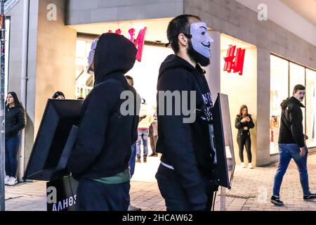 Nicosie, Chypre - 25 décembre 2021 une démonstration anonyme contre les multinationales pour les libertés individuelles des animaux dans les rues de Nicosie duri Banque D'Images